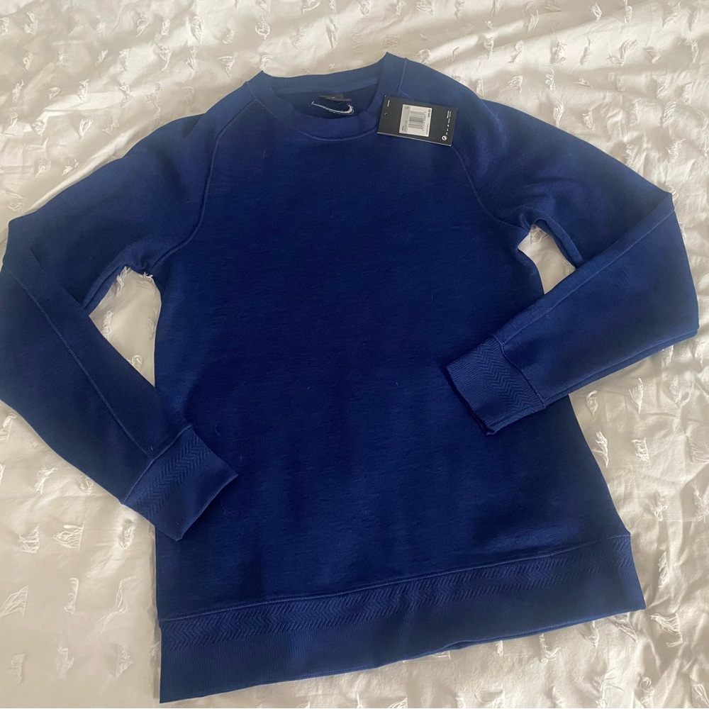 Nike Dri-Fit crew neck pull over, size XS